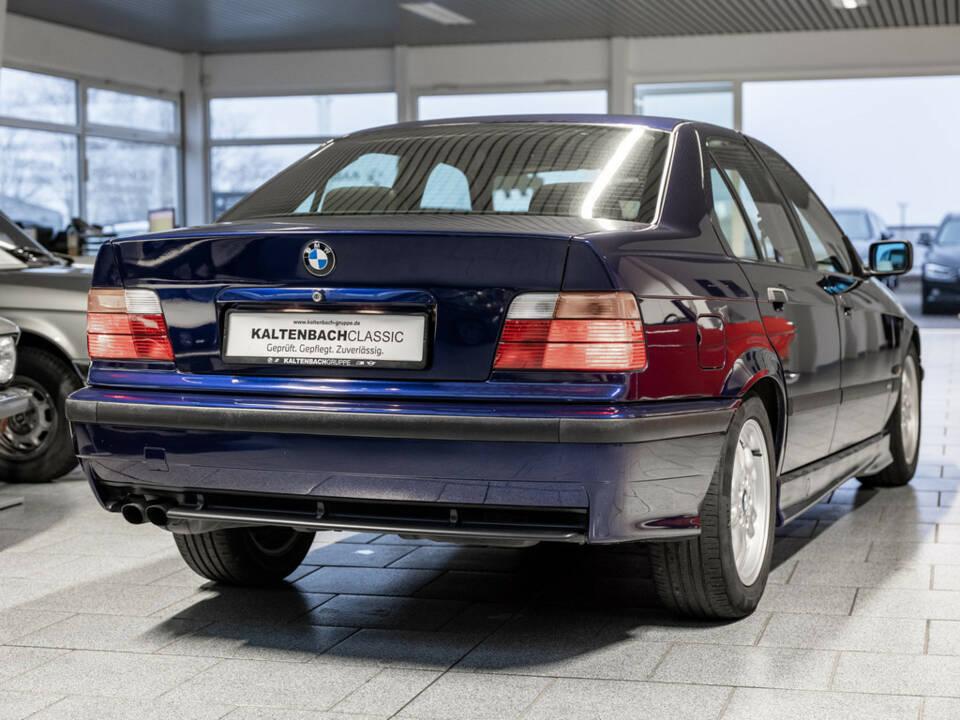 Immagine 2/21 di BMW 328i (1995)