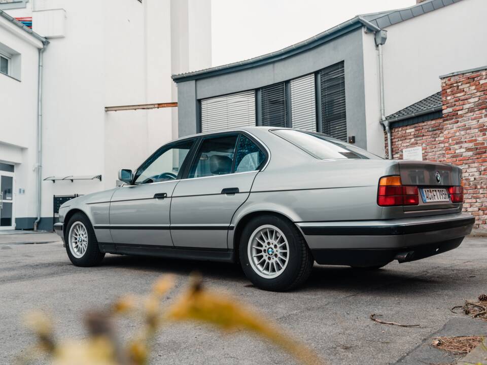 Bild 2/20 von BMW 530i (1988)