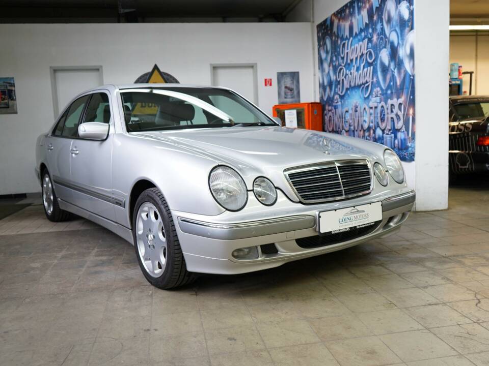 Bild 2/38 von Mercedes-Benz E 200 Kompressor (2001)