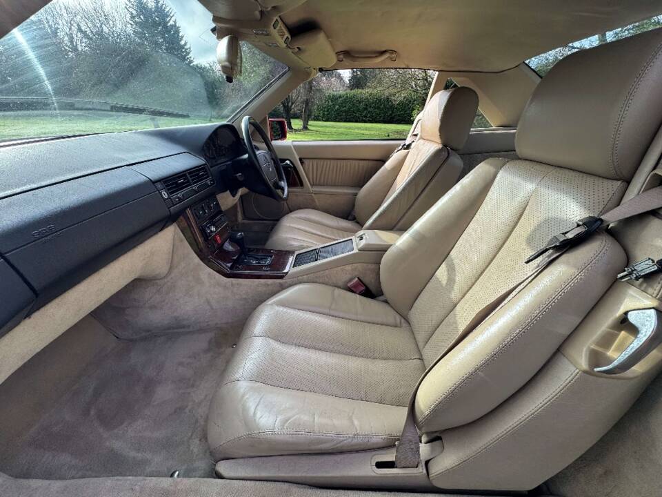Image 26/30 of Mercedes-Benz SL 280 (1994)