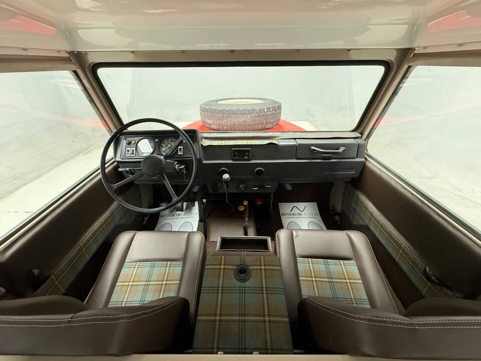 Afbeelding 12/33 van Land Rover 109 (1989)