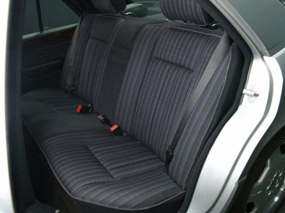 Bild 25/50 von Mercedes-Benz 300 E-24 (1992)
