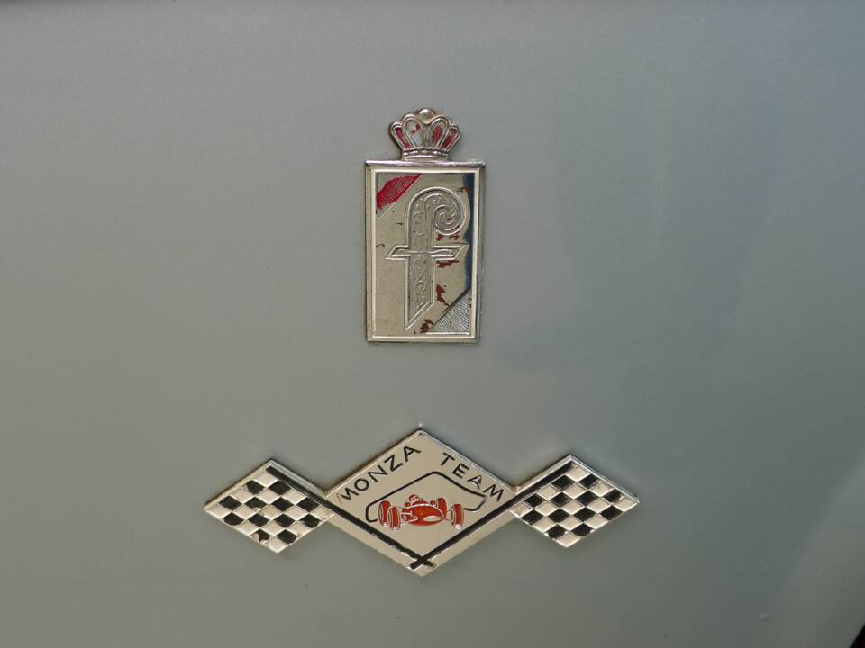 Image 37/43 of Peugeot 504 Convertible (1971)