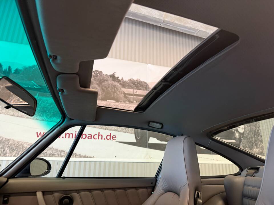 Bild 13/18 von Porsche 911 Carrera 4 (1990)
