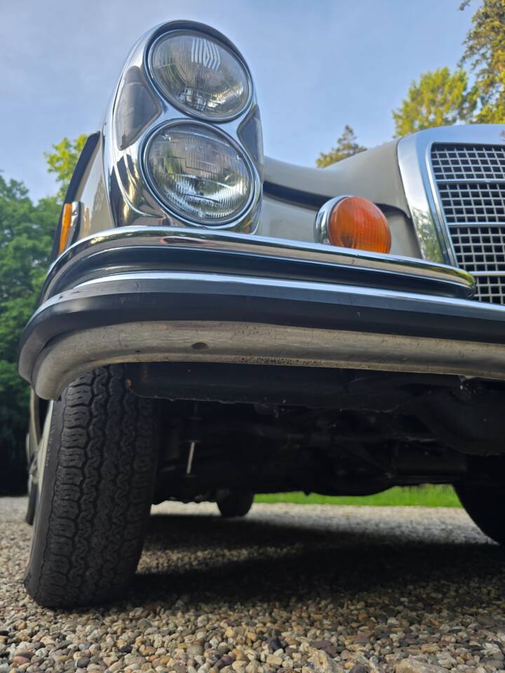 Image 50/62 of Mercedes-Benz 280 SE (1971)