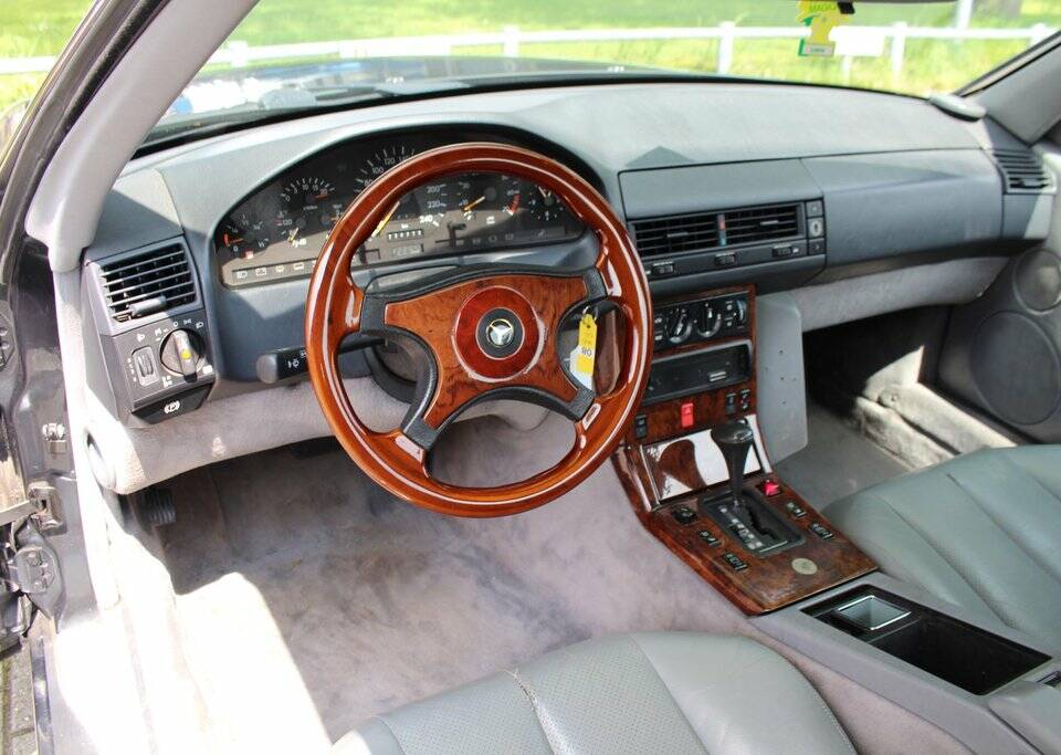 Image 2/8 of Mercedes-Benz 300 SL (1991)