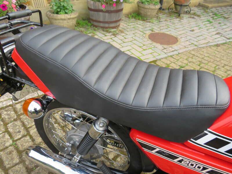 Image 16/40 of Yamaha RD 200 (1978)