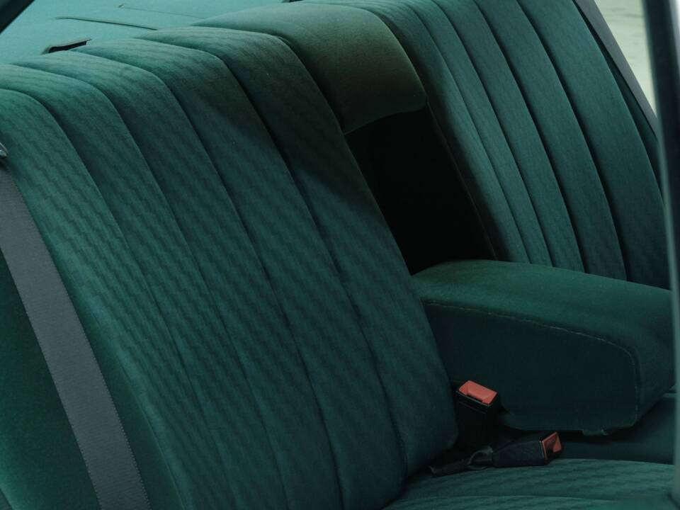 Bild 27/50 von Mercedes-Benz 300 SE (1986)