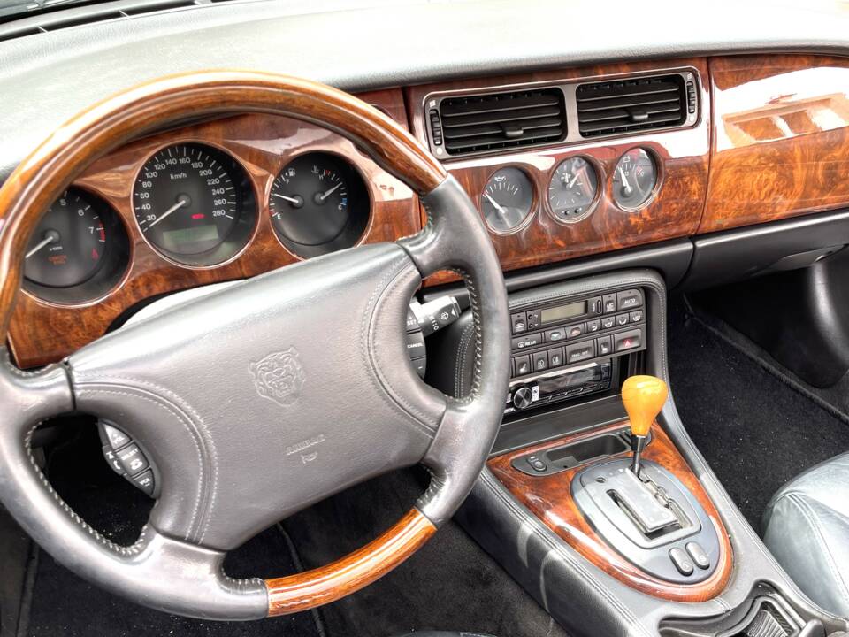 Afbeelding 4/8 van Jaguar XK8 4.0 (1998)