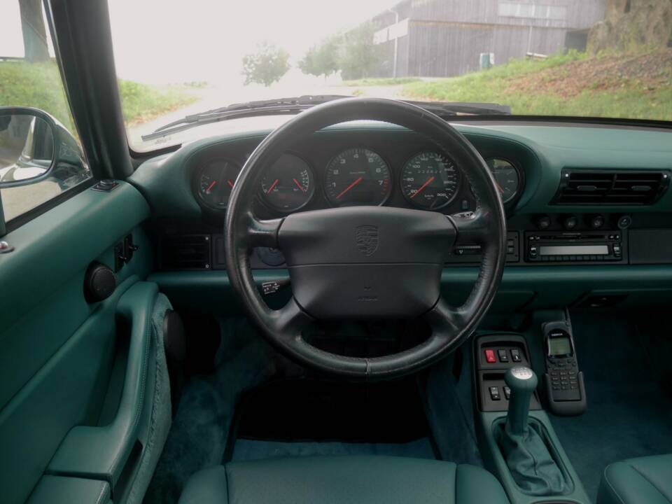 Image 33/36 de Porsche 911 Carrera 4S (1998)