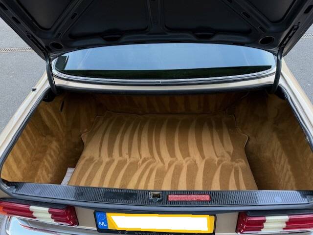 Image 18/22 of Mercedes-Benz 500 SEC (1984)