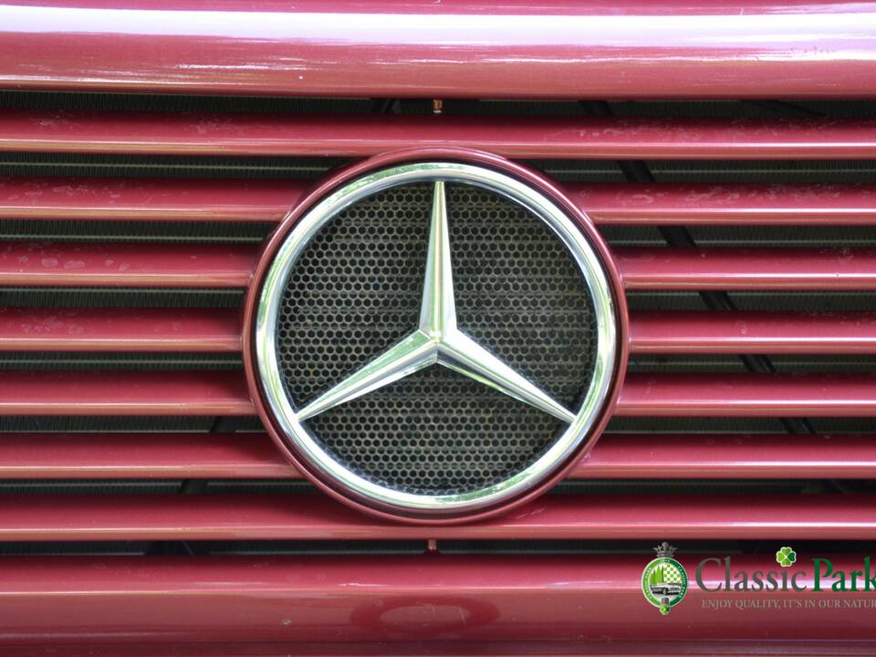 Image 43/49 de Mercedes-Benz 230 GE (SWB) (1993)