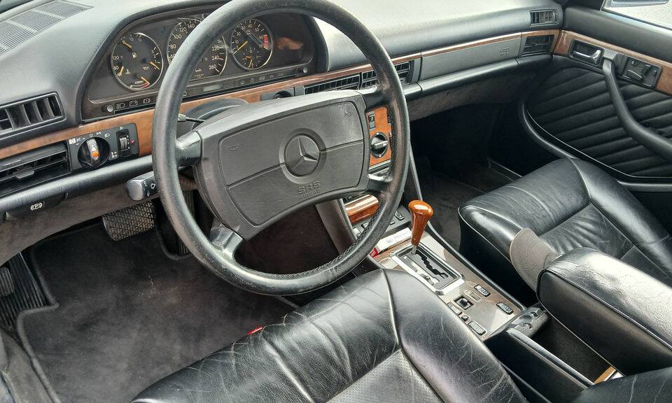 Immagine 2/8 di Mercedes-Benz 560 SEL (1988)