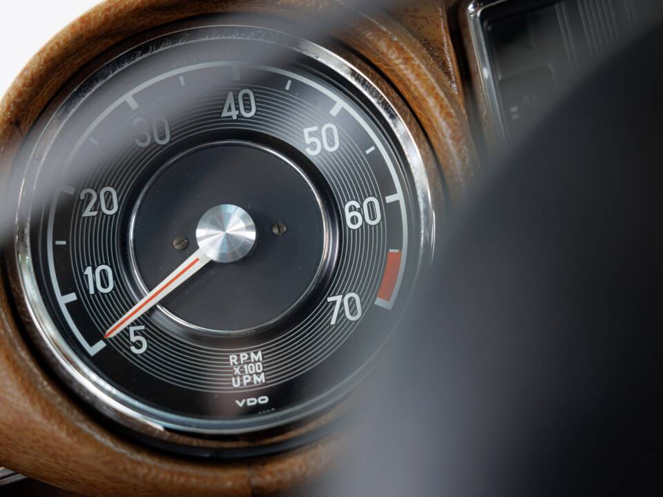 Image 13/32 of Mercedes-Benz 280 SE 3,5 (1971)