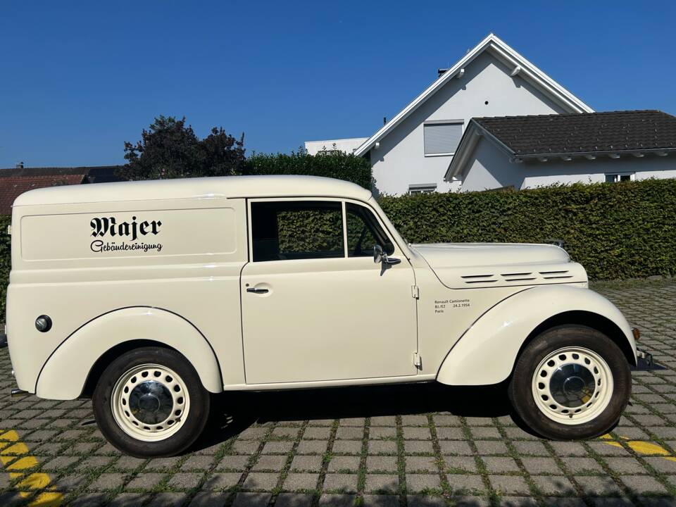 Image 4/38 of Renault Juvaquatre (1954)