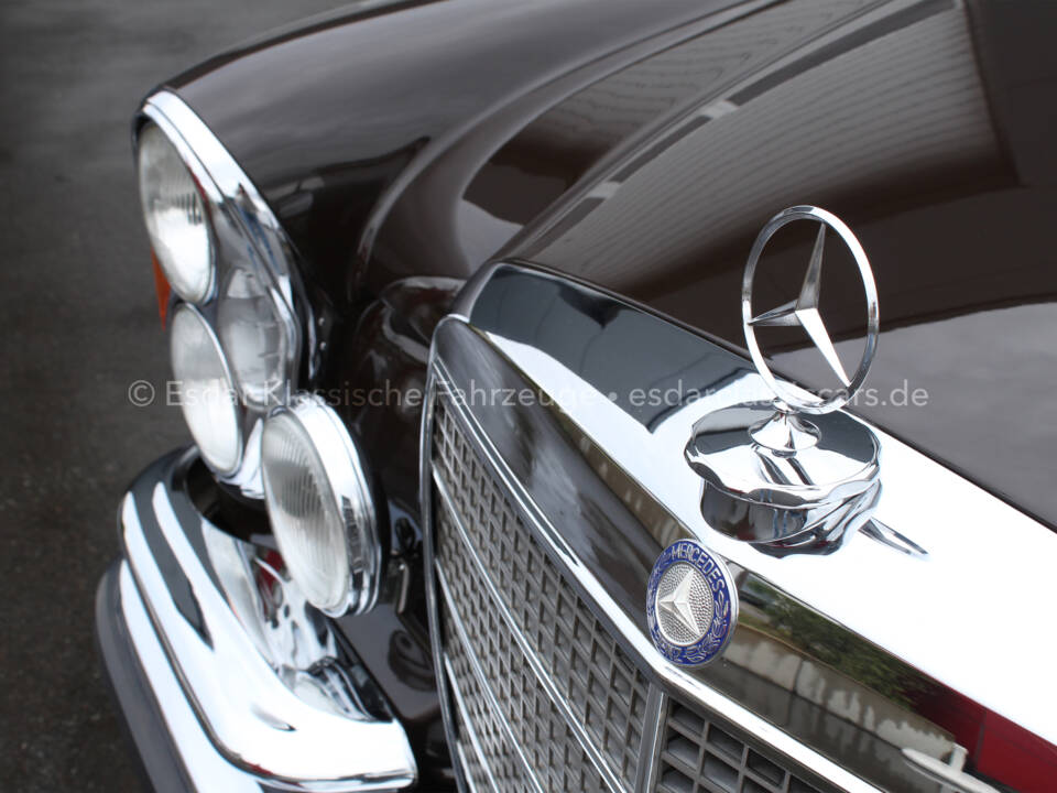 Image 32/35 of Mercedes-Benz 280 SE 3,5 (1970)