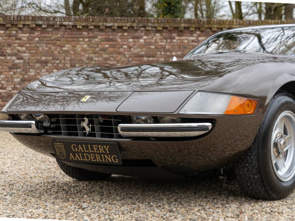 Image 43/50 de Ferrari 365 GTB/4 Daytona (1974)