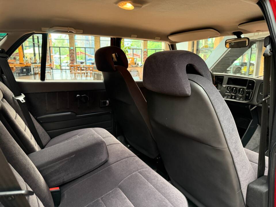 Image 31/42 of Saab 900 2.0i 16V (1991)