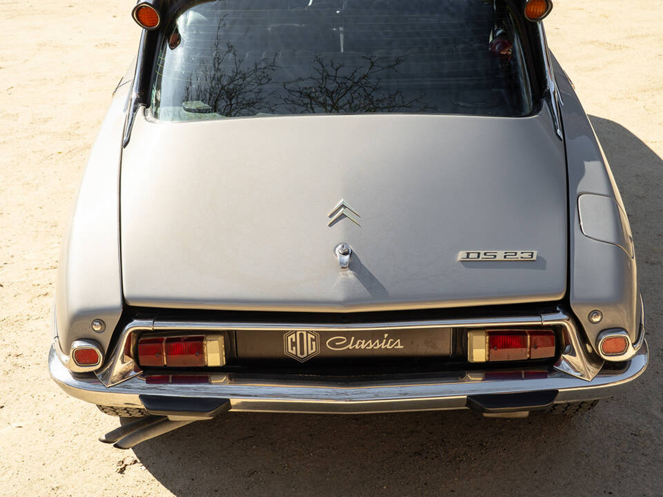 Image 8/53 of Citroën DS 23 Pallas (1972)