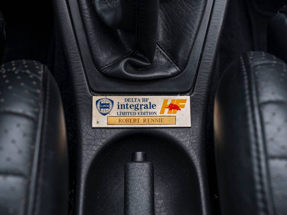 Image 22/27 of Lancia Delta HF Integrale Evoluzione I (1992)