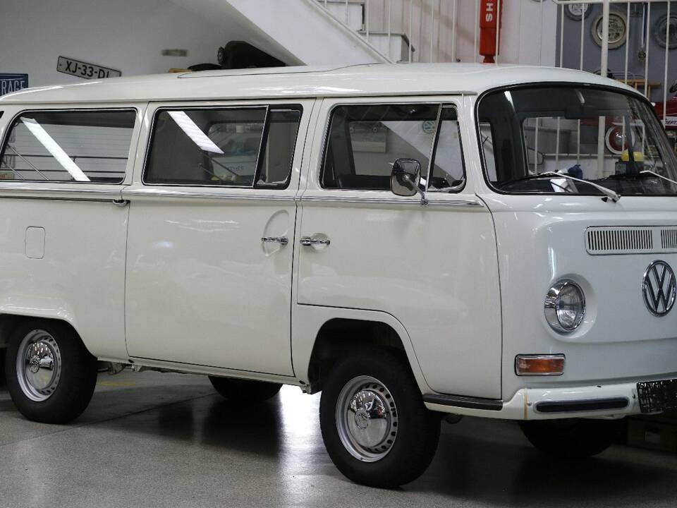 Bild 6/26 von Volkswagen T2a Kleinbus L (1971)