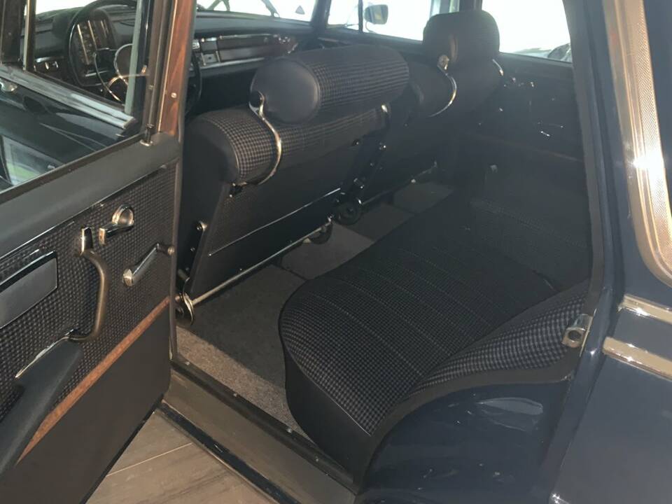 Bild 8/8 von Mercedes-Benz 220 S b (1961)