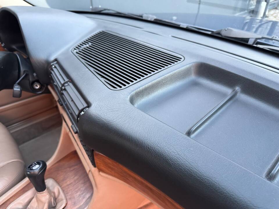 Immagine 60/99 di BMW 735i (1988)