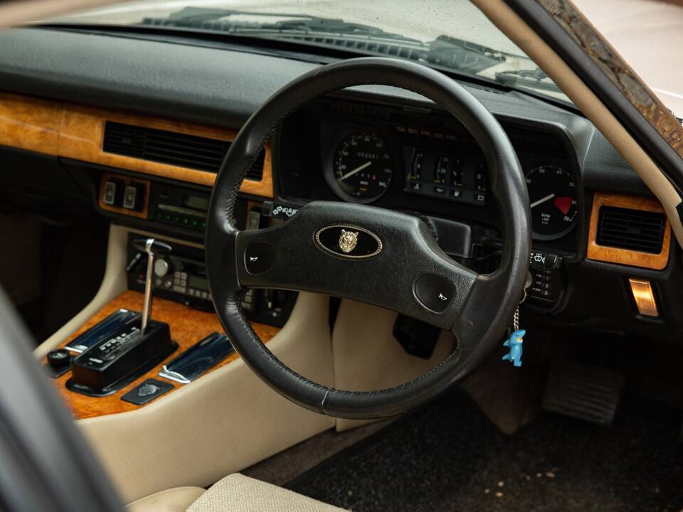 Immagine 4/40 di Jaguar XJ-S 3.6 (1988)