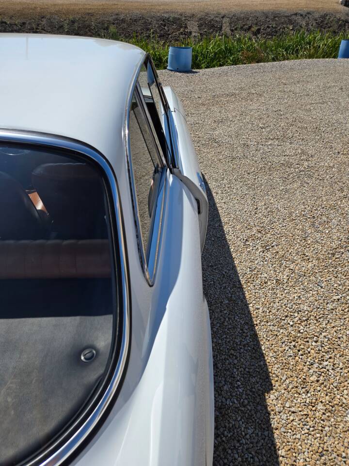 Image 14/84 of Alfa Romeo Giulia GT 1300 Junior (1968)