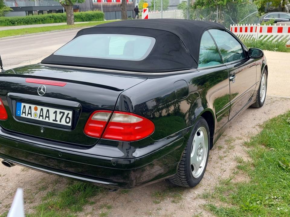 Immagine 4/14 di Mercedes-Benz CLK 230 Kompressor (2000)