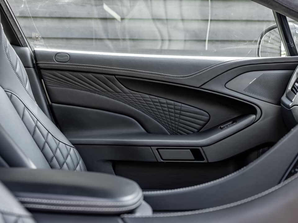 Image 31/57 of Aston Martin Vanquish S (2018)