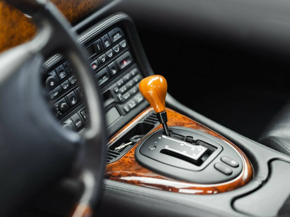Immagine 19/28 di Jaguar XK8 4.0 (1999)
