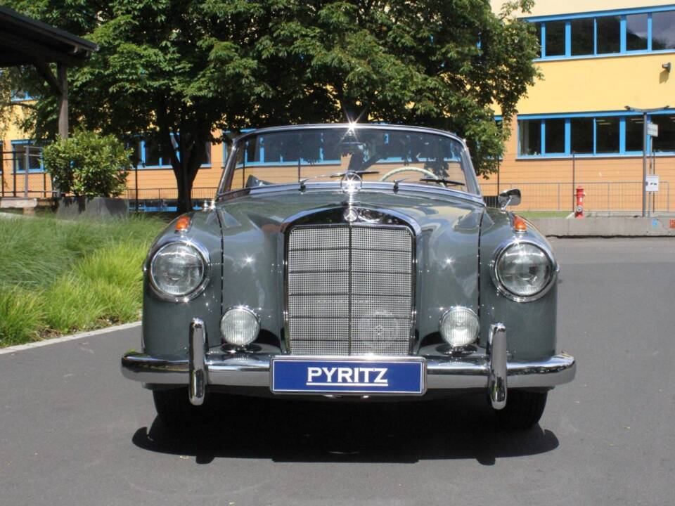 Immagine 5/17 di Mercedes-Benz 220 SE Cabriolet (1960)