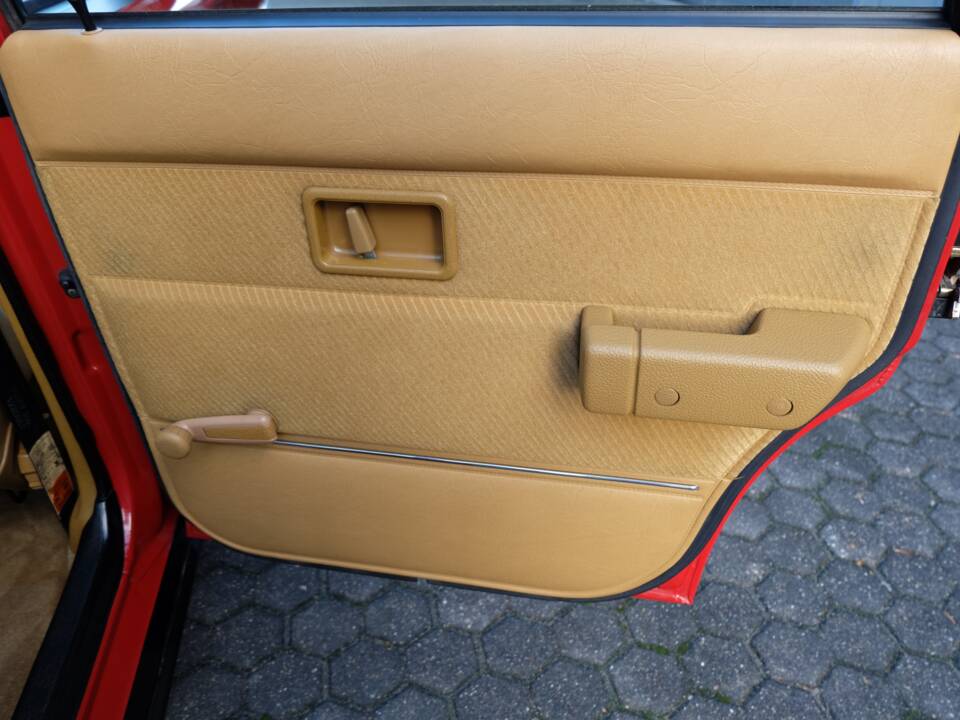 Image 37/75 de Volvo 240 (1986)