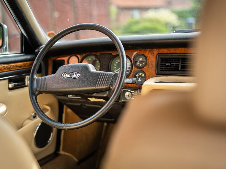 Bild 29/46 von Jaguar XJ 12 (1991)