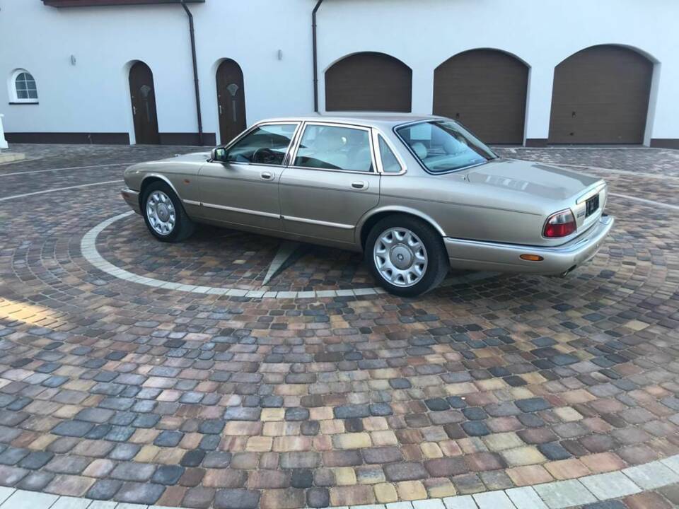 Bild 5/8 von Jaguar XJ 8 Sovereign (1998)