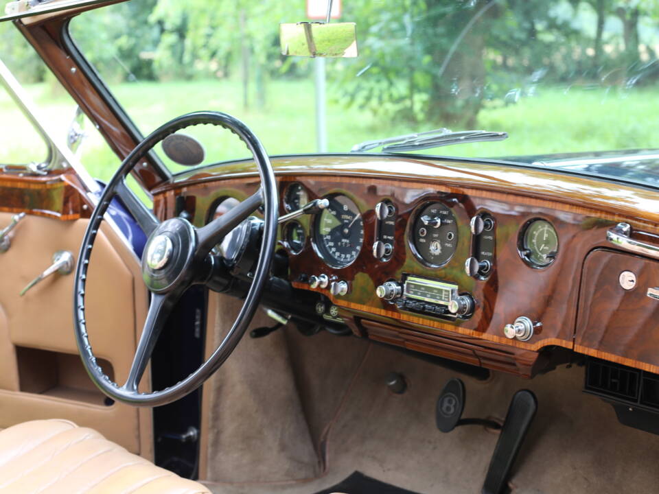 Imagen 30/47 de Bentley S1 DHC Park Ward (1956)