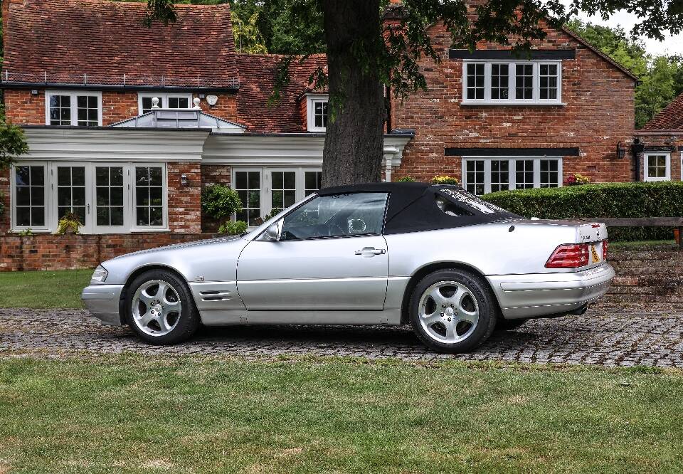 Image 30/37 of Mercedes-Benz SL 320 (2000)