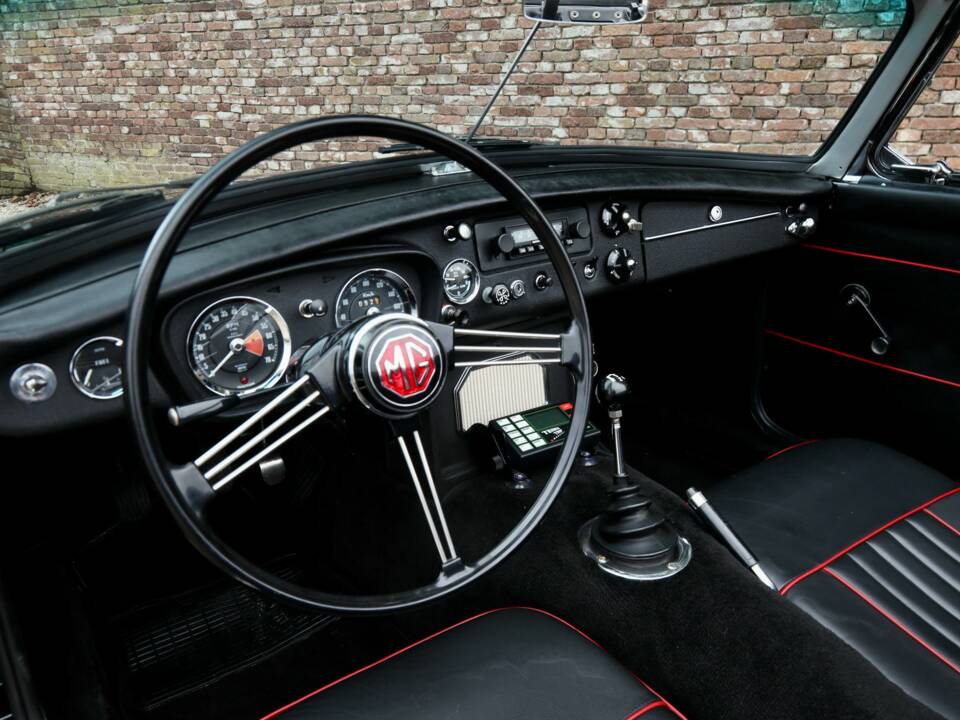 Bild 34/50 von MG MGB (1968)