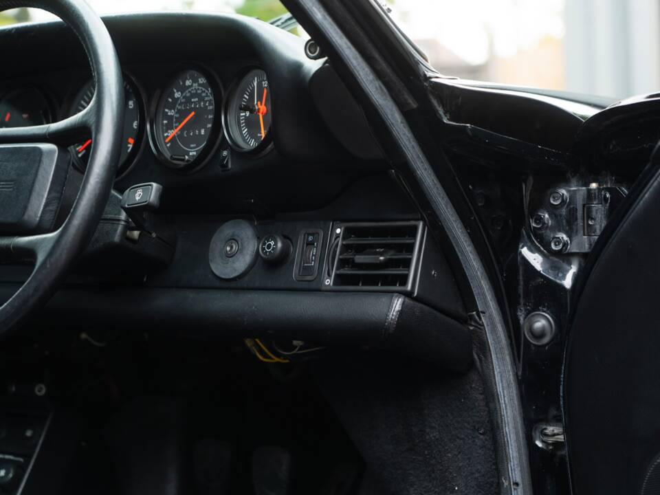 Image 48/67 of Porsche 911 Turbo 3.3 (1987)