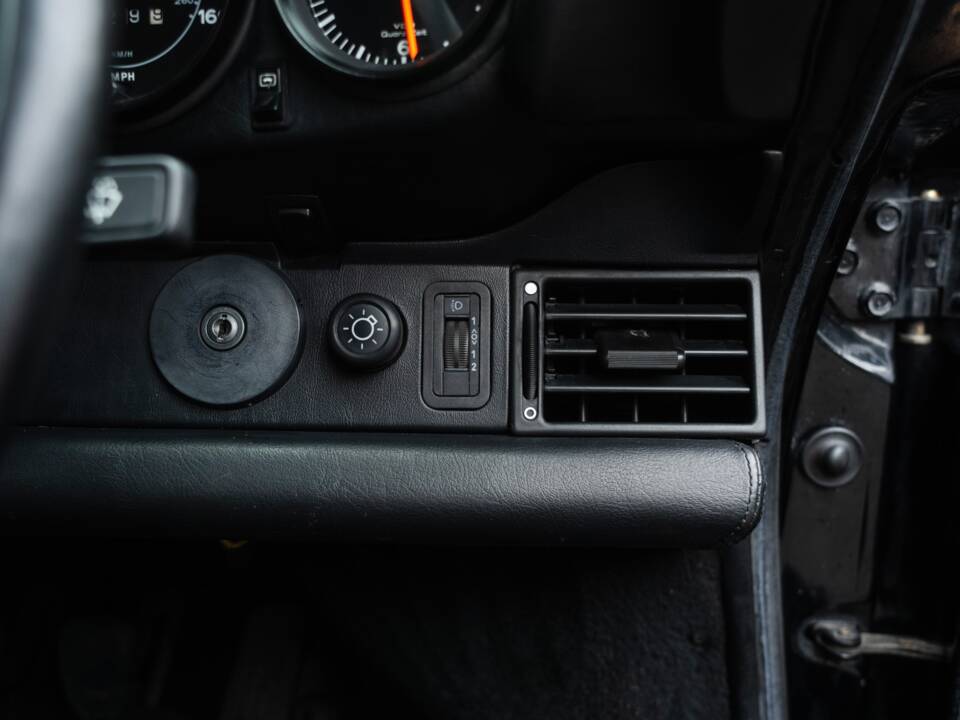 Image 41/67 of Porsche 911 Turbo 3.3 (1987)