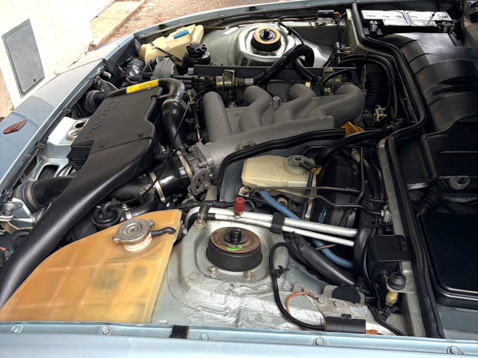 Image 75/98 of Porsche 944 Turbo S (1988)