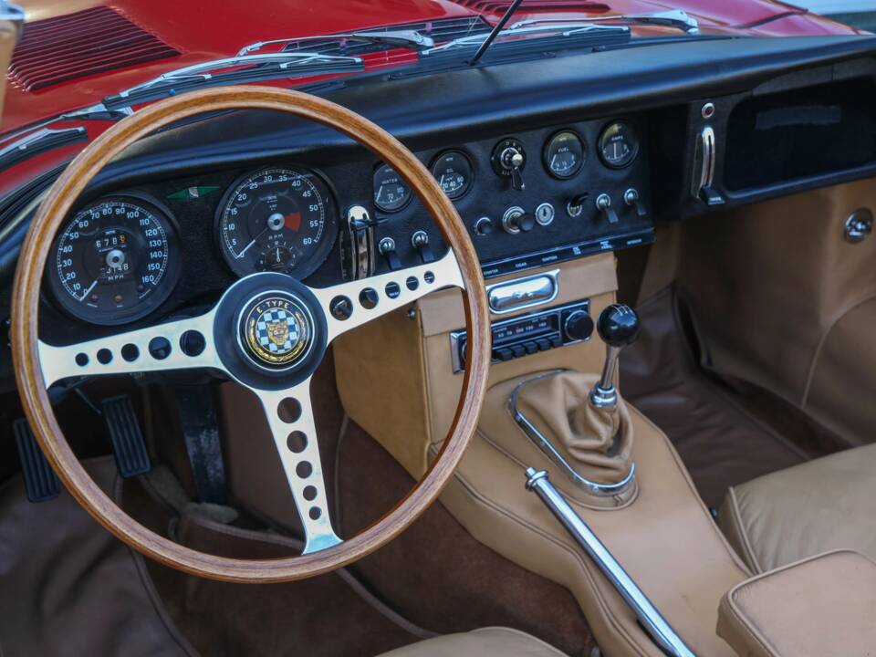 Image 18/50 de Jaguar Type E 3.8 (1964)