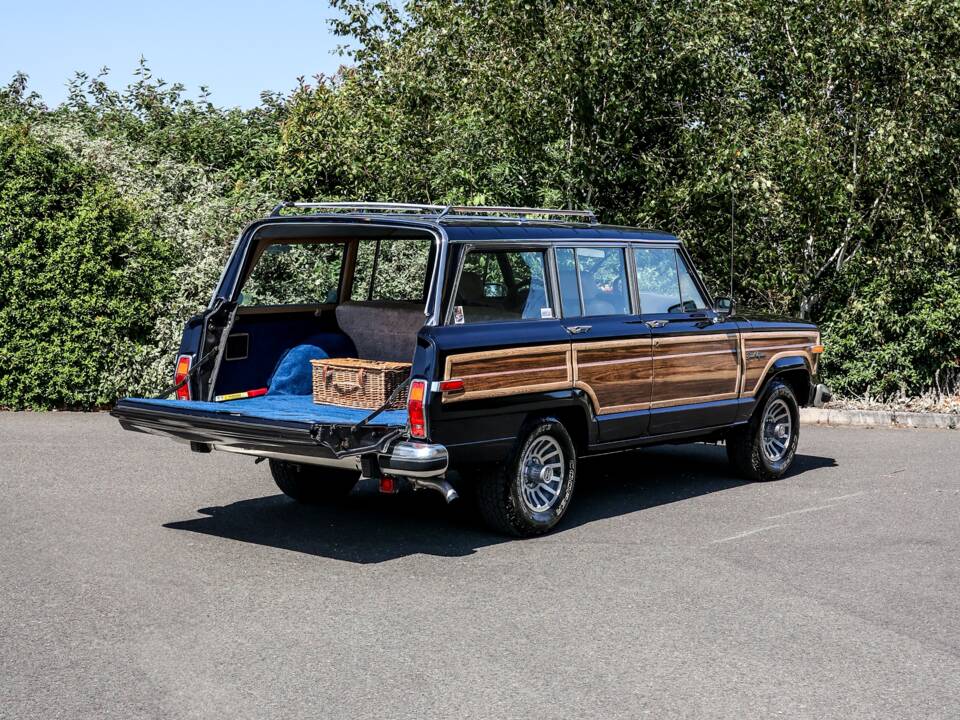Bild 32/44 von Jeep Grand Wagoneer (1988)