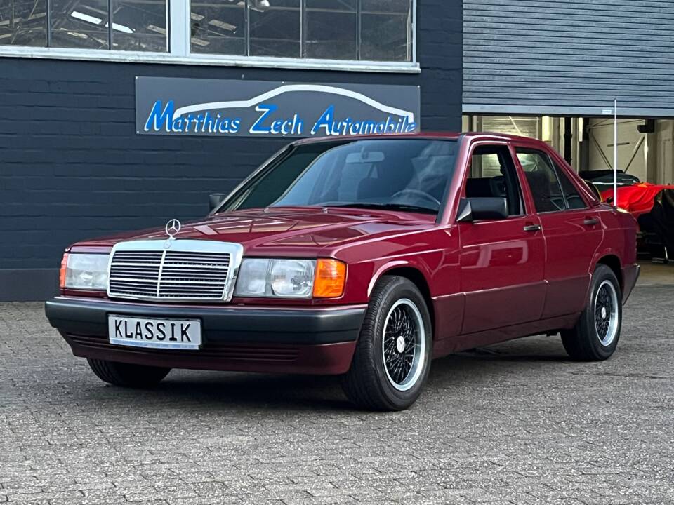 Image 2/13 of Mercedes-Benz 190 E 1.8 (1990)