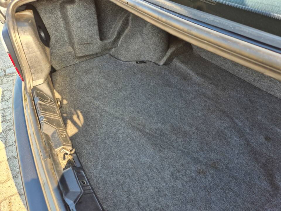 Image 22/49 of BMW 318is "Class II" (1994)