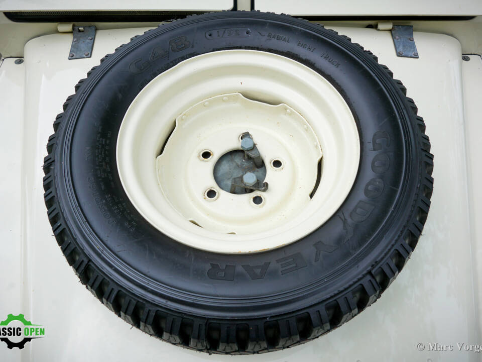 Image 32/55 of Land Rover 88 (1958)