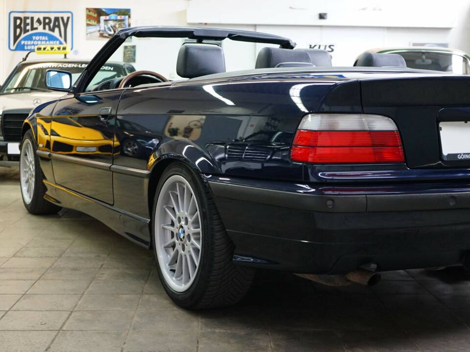 Image 9/36 of BMW 318i (1999)