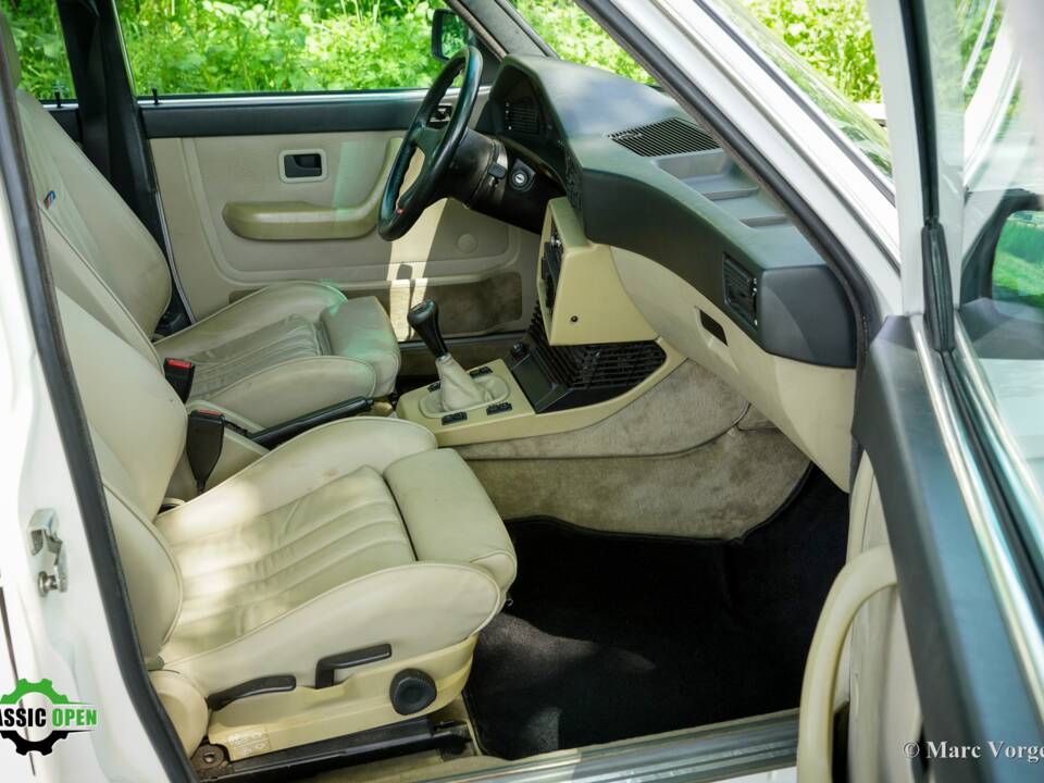 Image 12/51 of BMW M 535i (1985)