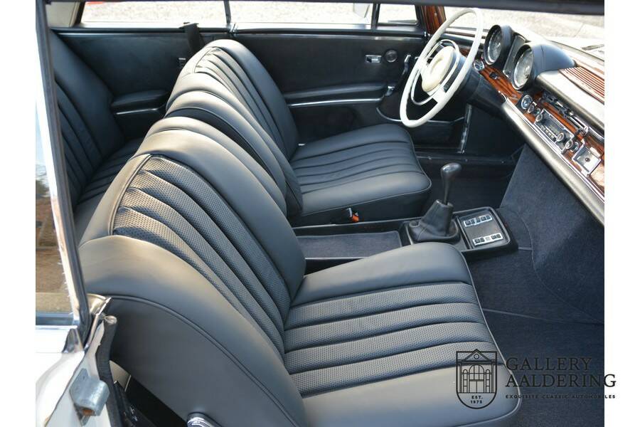 Image 3/50 de Mercedes-Benz 280 SE 3,5 (1971)